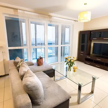 Pcd Wola شقة فندقية 3*