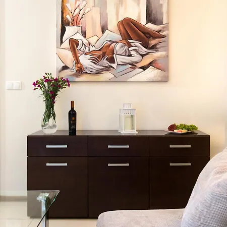 מלון דירות Pcd Wola 3*