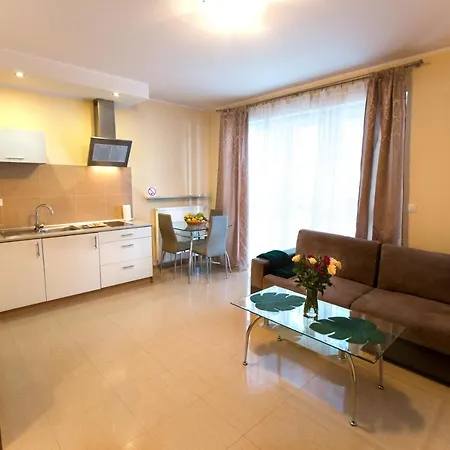 Pcd Wola شقة فندقية 3*